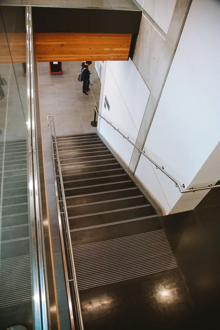 Diagonal composition of UHPC treads and steel handrail